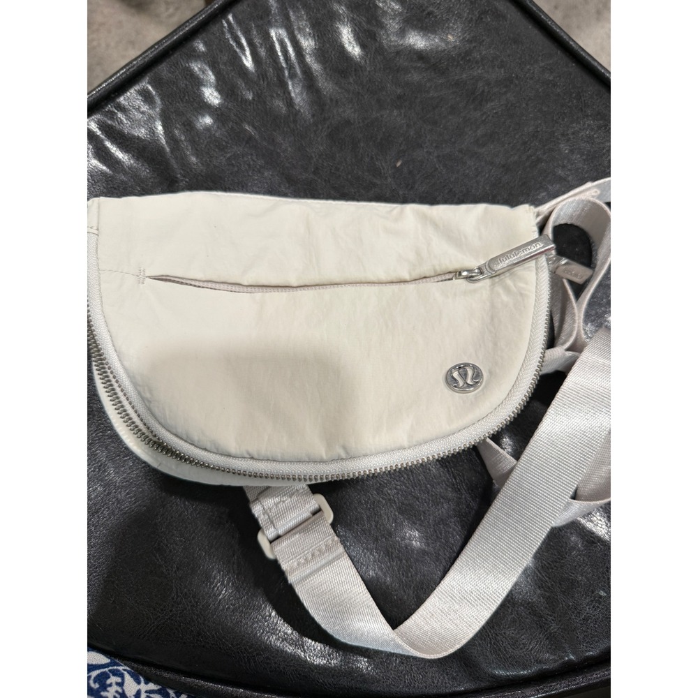 Lululemon‎ Everywhere Belt Bag White Nylon Adjustable Strap Versatile